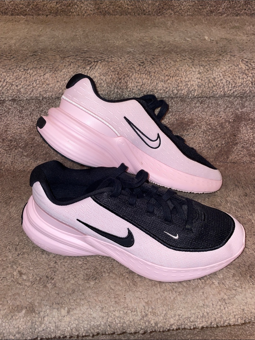 Nike Women’s Uplift SC Black and Light Pink Running Sneakers - Picture 3 of 8